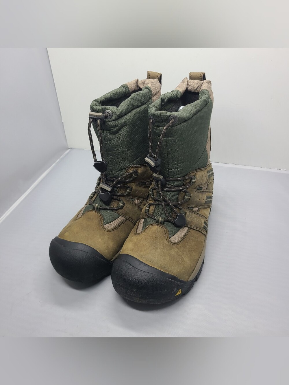 KEEN Shellback Waterproof Insulated Winter Boots - Men size 10